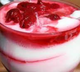 3 razões para você fazer o seu próprio iogurte caseiro de morango