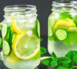 7 Benefícios da Água de Pepino Detox para a Saúde e o Emagrecimento