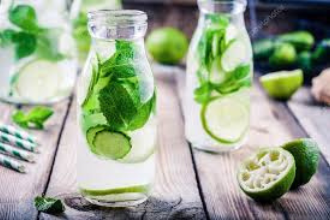7 Benefícios da Água de Pepino Detox para a Saúde e o Emagrecimento