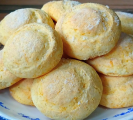 Biscoitinho de Polvilho sem Ovos e sem Leite com Apenas Três Ingredientes