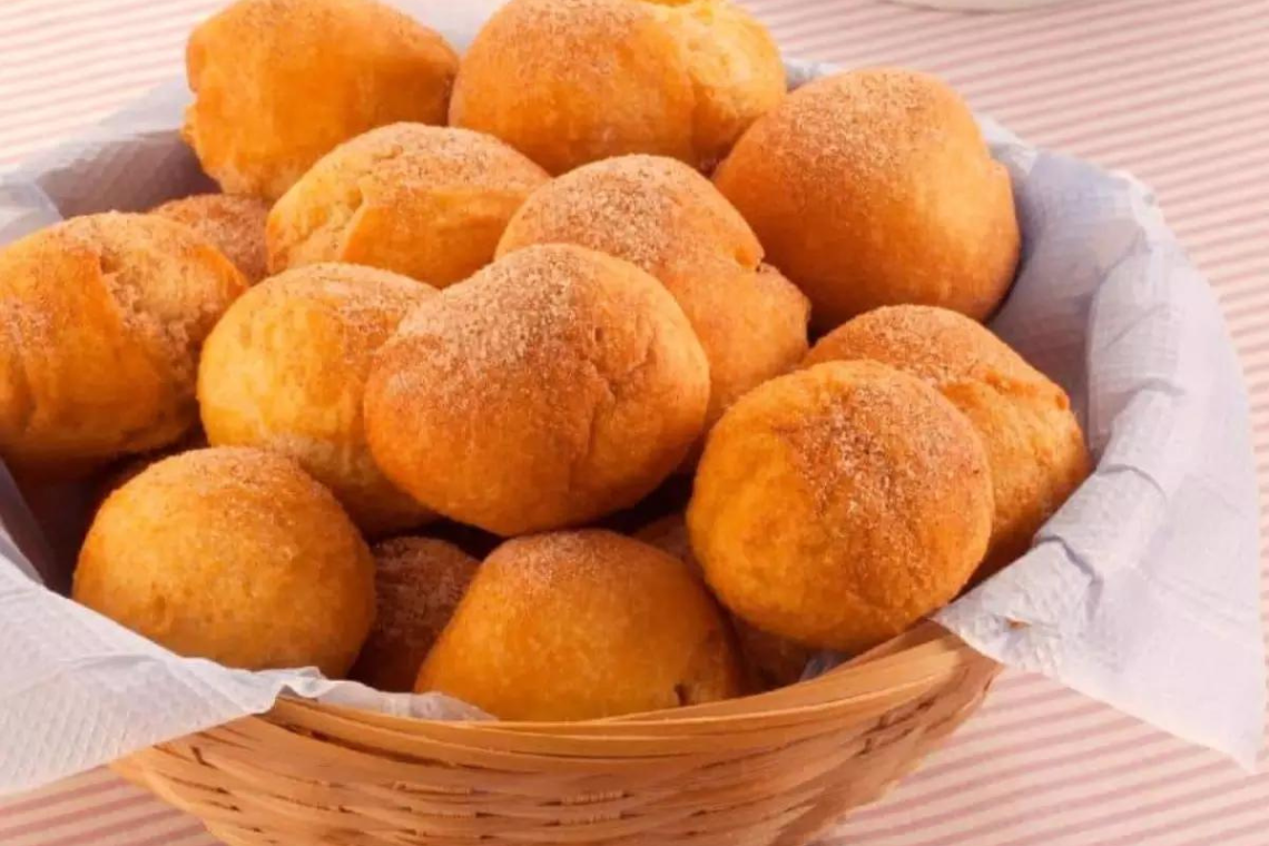 Bolinho de Chuva de Fubá: Uma Tradição Deliciosa