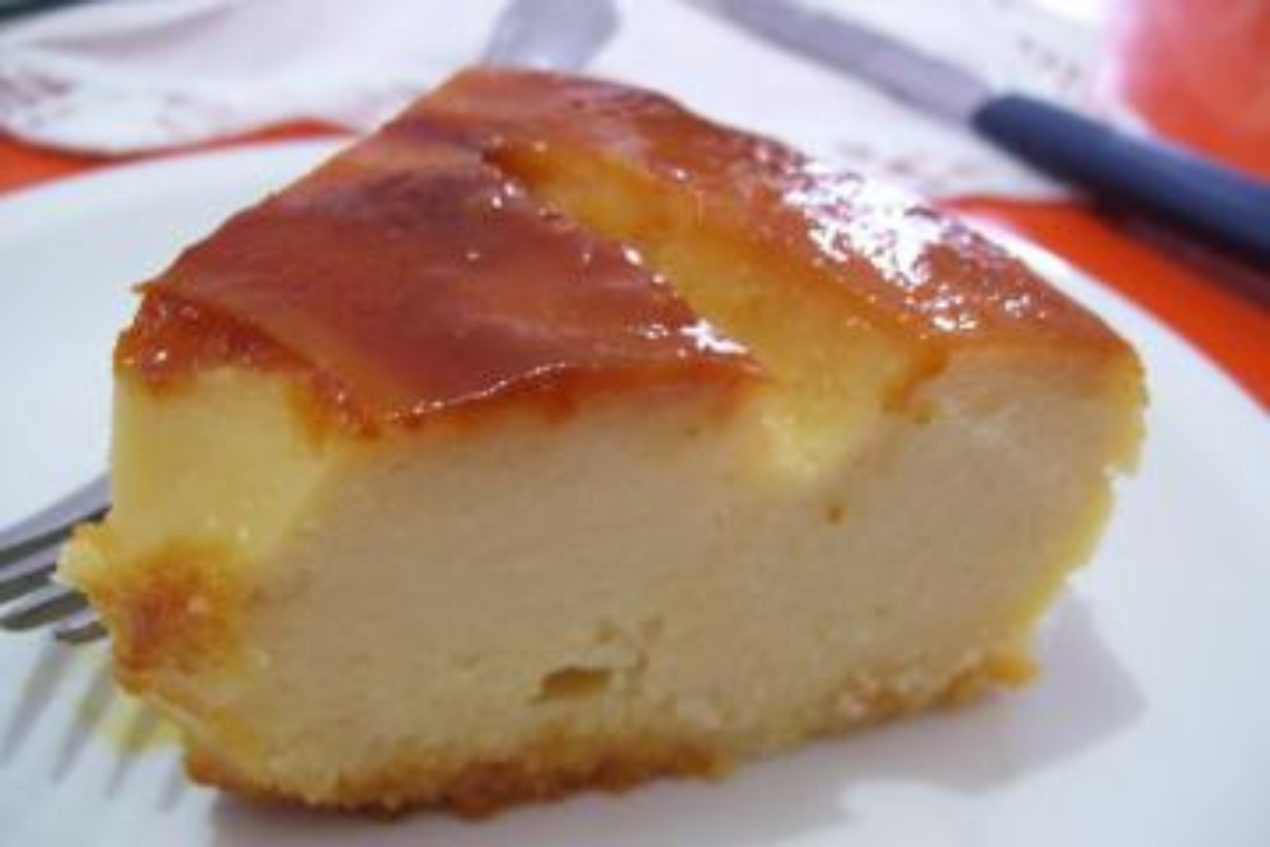 Torta Namorada Apaixonada com Pêssego em Calda e Creme de Leite: Uma Receita Irresistível