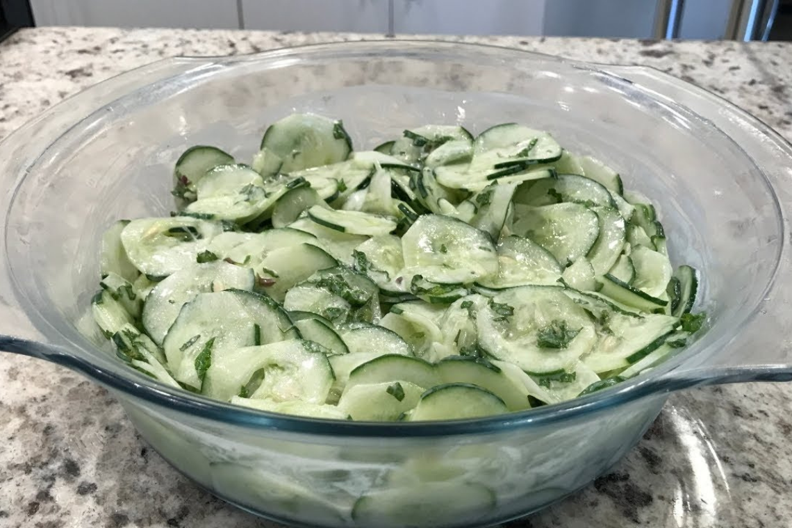 Salada de Pepino Chinesa: Frescor e Sabor em Cada Mordida