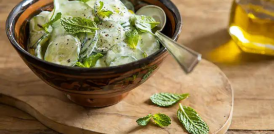 Salada de Pepino Chinesa: Frescor e Sabor em Cada Mordida