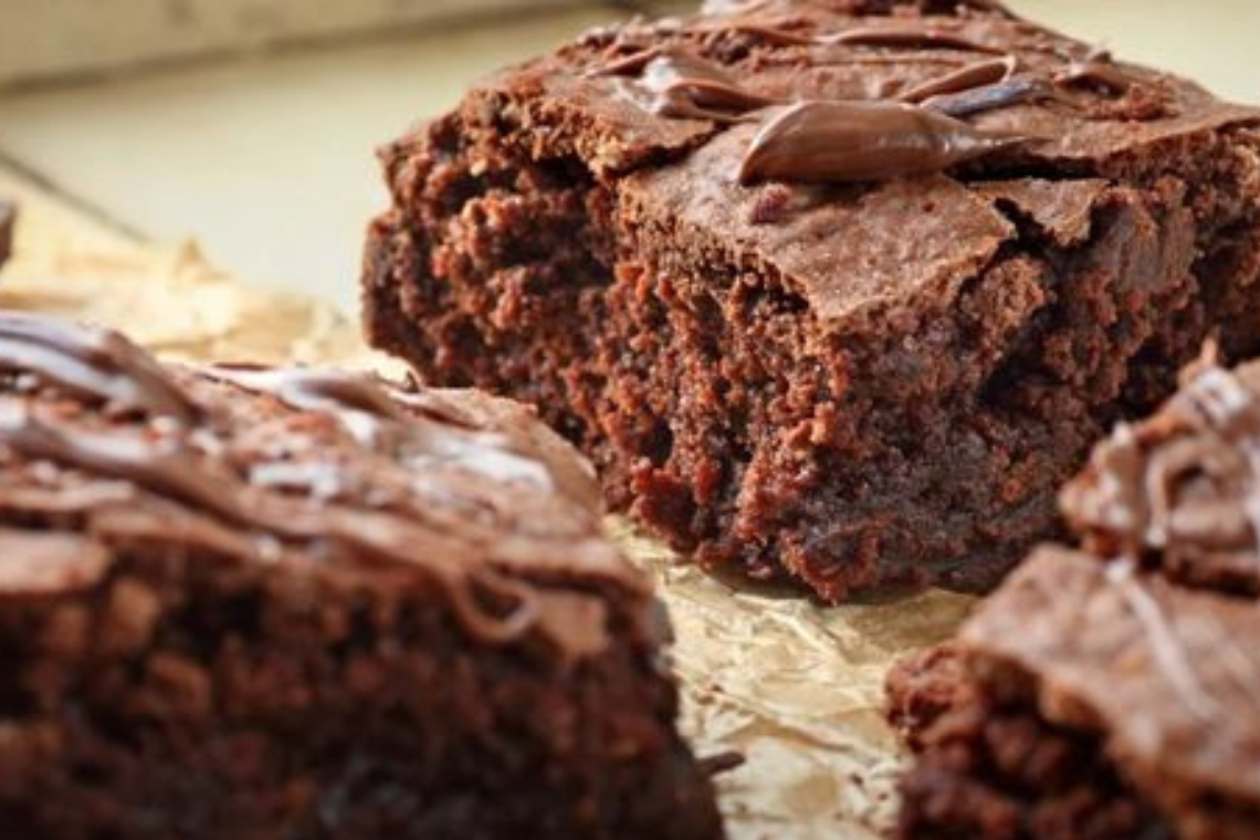 BROWNIE SEM FARINHA: Uma Delícia Simples e Saudável