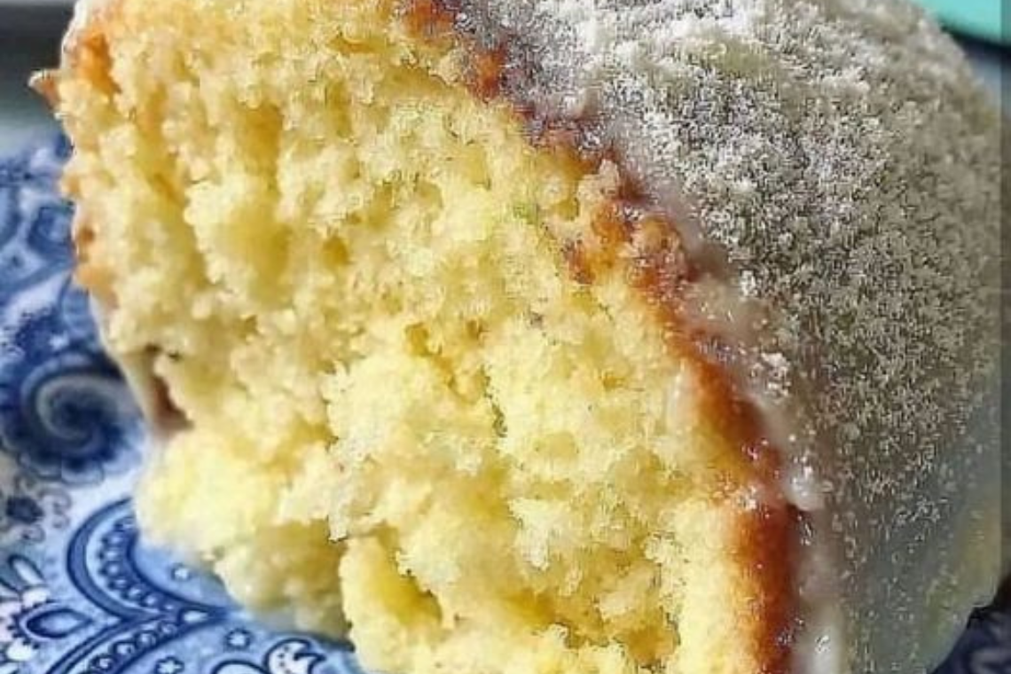 Bolo de Coco Cremoso de Liquidificador: Uma Delícia Prática e Irresistível