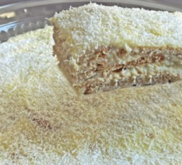 TORTA GELADA DE ABACAXI CREMOSA: A RECEITA PERFEITA PARA REFRESCAR E SURPREENDER