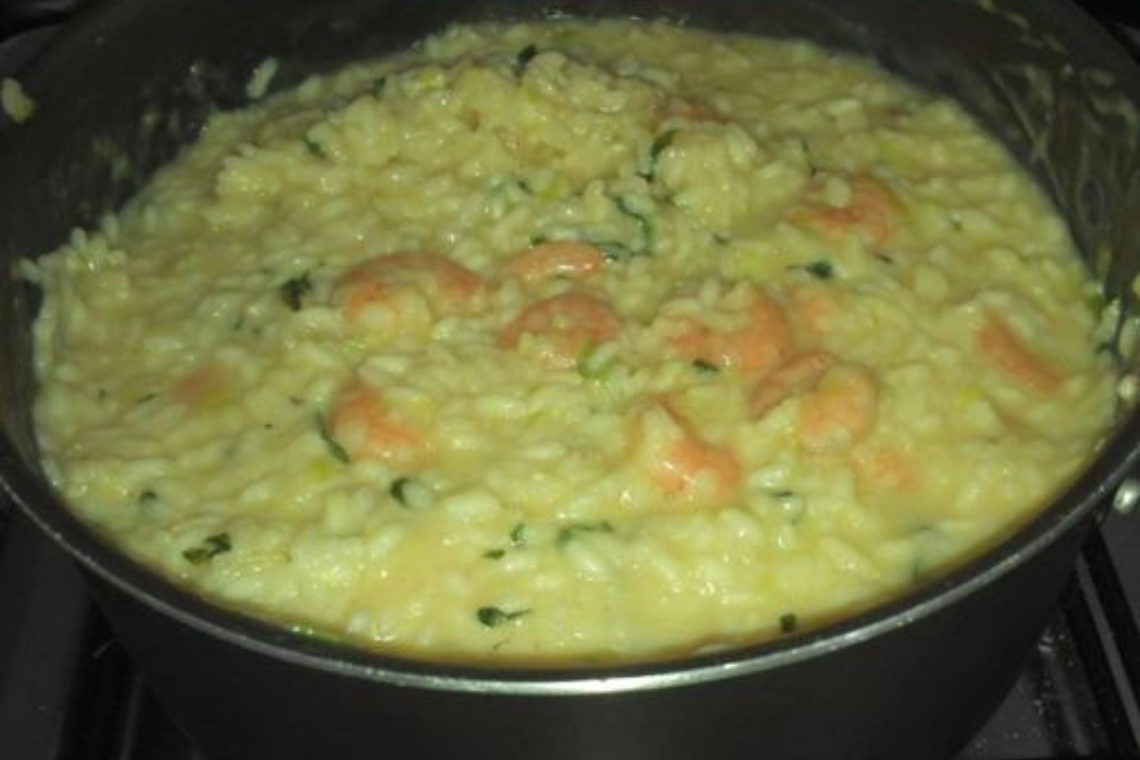 Risoto de Camarão com Alho-Poró: Uma Receita Sofisticada e Saborosa