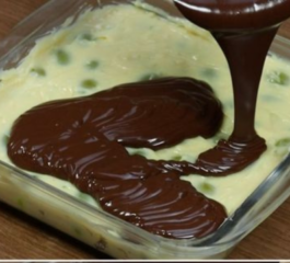 Motivos para Experimentar o Creme com Uvas e Ganache de Chocolate: Uma Sobremesa Sofisticada e Fácil de Preparar